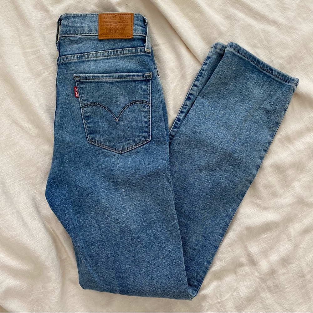 Levi’s 724 High Rise Straight Jean